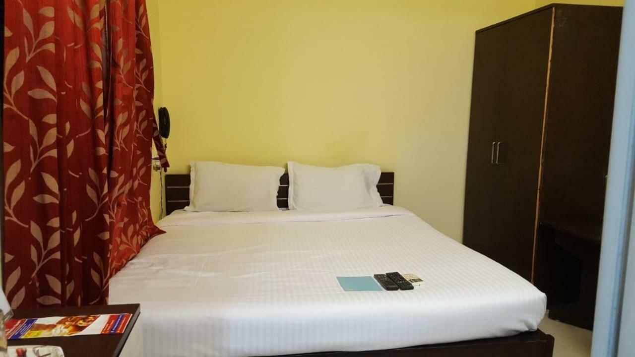 Capital O Kabita Guest House Near Acropolis Mall Calcutá Exterior foto